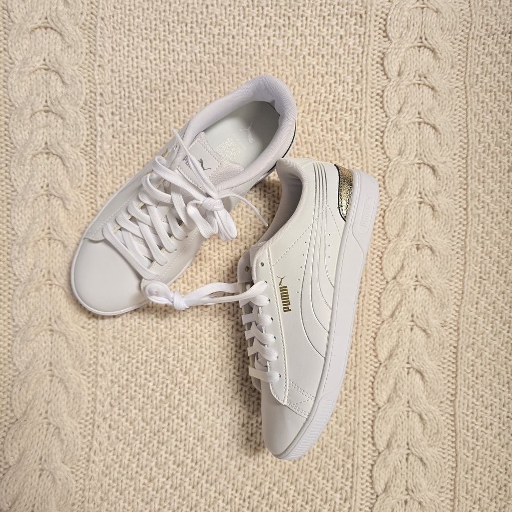 NWOT White/Gold Puma Sneaker